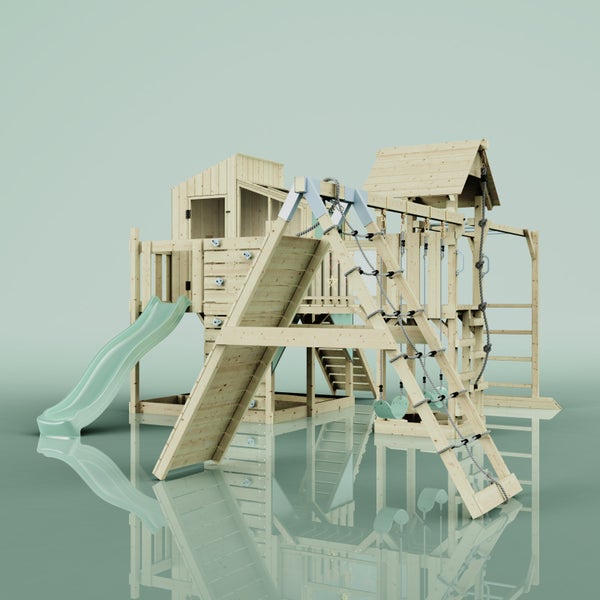 Holzspielplatz mit Rutsche, Kletterwand und Schaukel