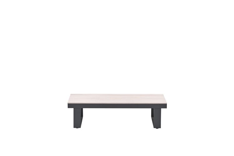 Garten-Loungetisch mit hellen Lamellen in Holzoptik und dunklem Metallgestell.