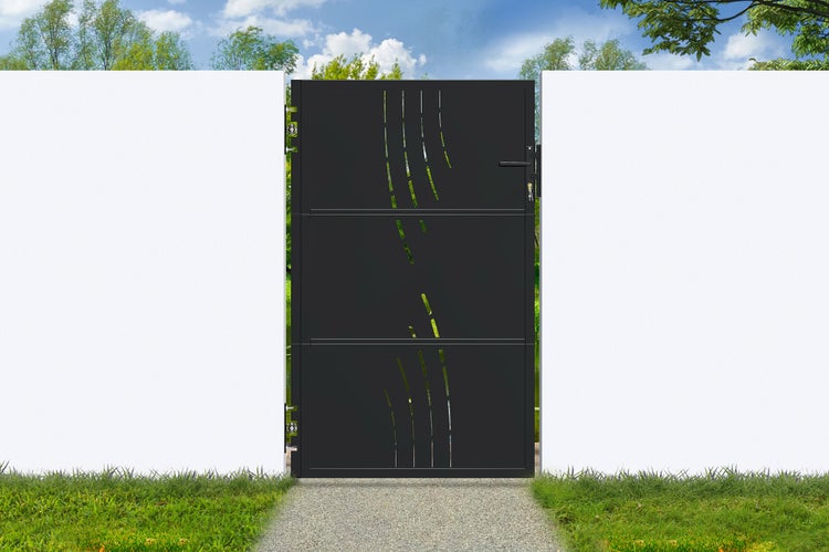 Einflügeliges, schwarzes Gartentor aus Aluminium mit dekorativen Wellenausschnitten, Griff und Schloss, montiert zwischen weißen Wandelementen.