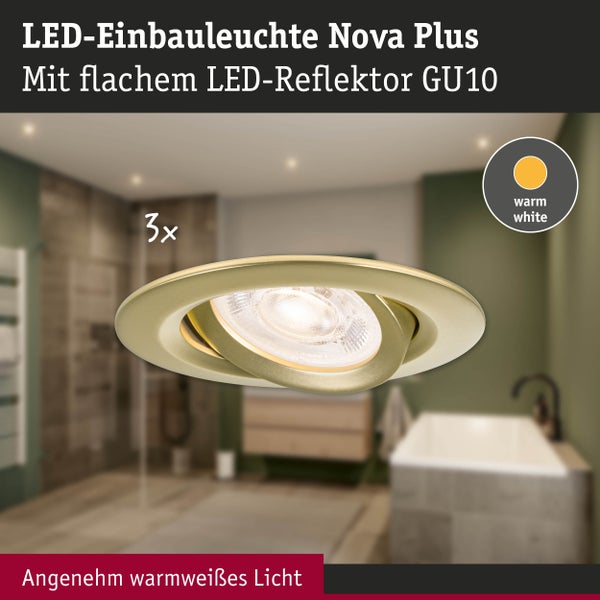 LED-Einbauleuchte Nova Plus im dreier Set mit flachem GU10 LED-Reflektor, schwenkbar, für warmweißes Licht in einem Badezimmer.