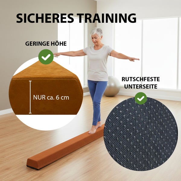 Frau balanciert auf einem Schwebebalken für sicheres Training. Der Balken ist circa 6 Zentimeter hoch mit rutschfester Unterseite.