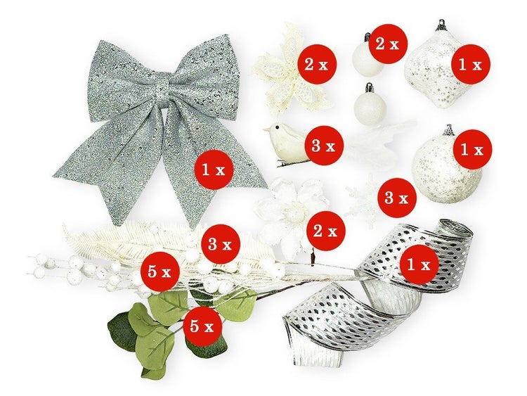 Weihnachtsbaumschmuck Set mit Schleife, Kugeln, Vogel, Kunstblumen und Band zur Dekoration.