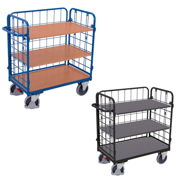 Blauer und grauer Etagenwagen aus Metall mit drei Ebenen, Drahtgitterwänden und vier Rollen.
