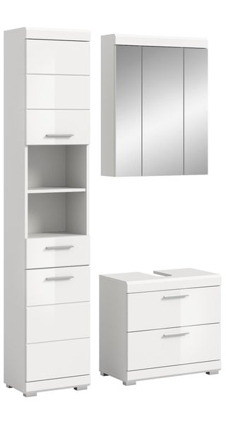 Weißes Badmöbel-Set bestehend aus einem Hochschrank, einem dreitürigen Spiegelschrank und einem Waschbeckenunterschrank mit zwei Schubladen.
