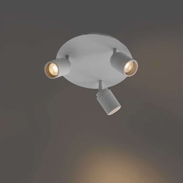 Deckenleuchte mit drei Strahlern