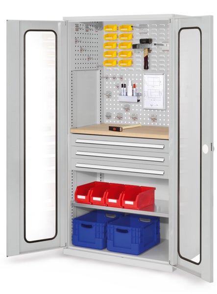 Werkzeugschrank aus Metall mit Sichtfenstertüren, integrierter Arbeitsplatte, drei Schubladen, Lochwand mit Zubehör und Lagerboxen.