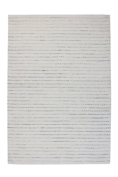 Rechteckiger Teppich mit horizontalen Streifen.
