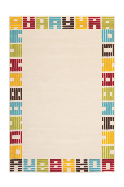 Rechteckiger Teppich mit cremefarbener Mitte und buntem Rand aus geometrischen Blöcken mit horizontalen Linien.