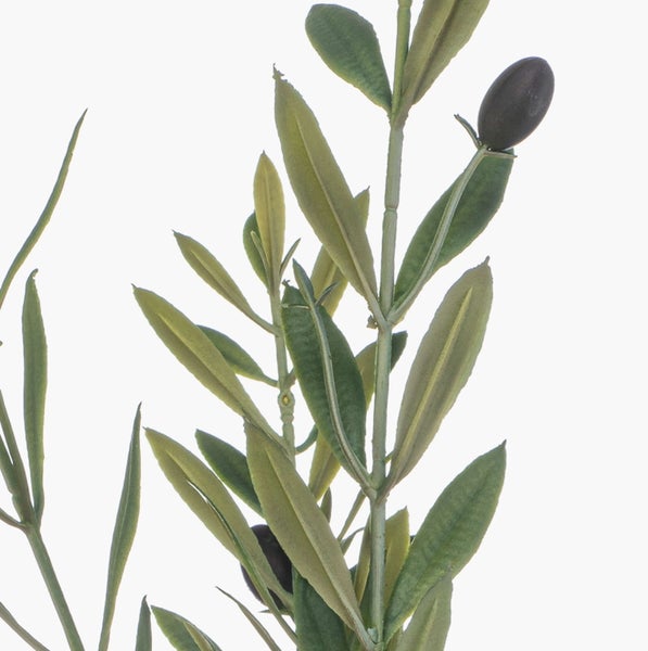 Künstlicher Olivenzweig mit grünen Blättern und dunklen Oliven.
