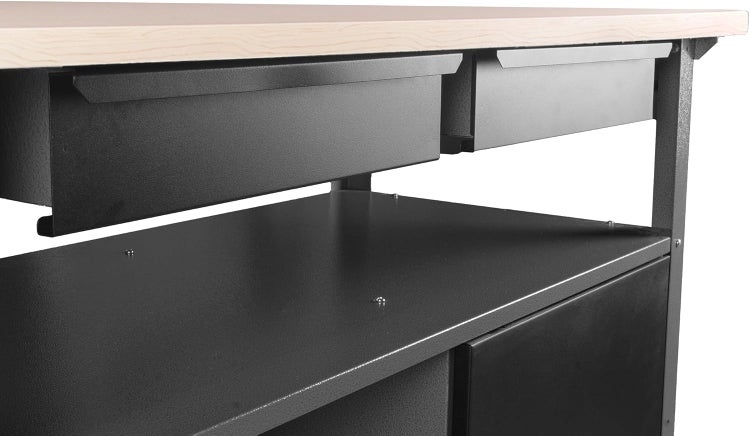 Detailansicht einer Werkbank mit Schubladen und Ablagefläche