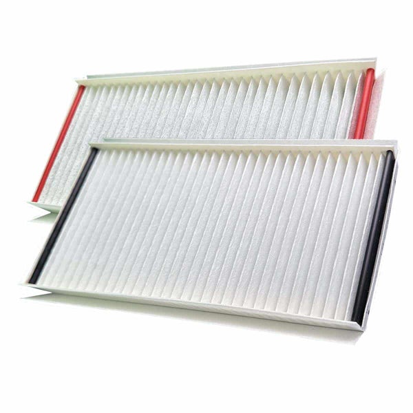 Zwei Innenraumfilter mit Plissee