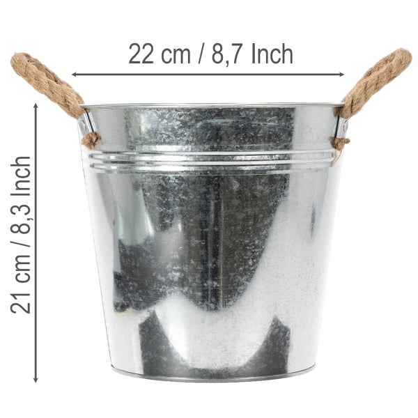 Verzinkter Metalleimer mit zwei Griffen aus Hanfseil, Höhe 21 Zentimeter, Durchmesser 22 Zentimeter.