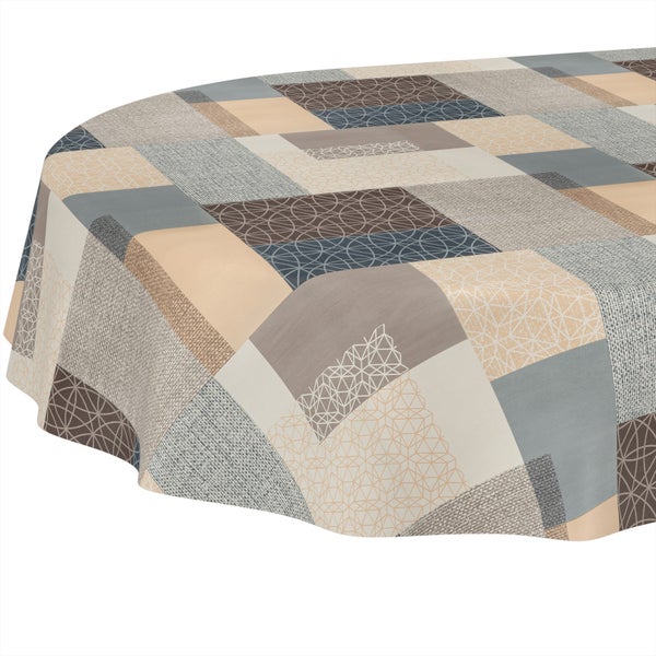 Ovale Tischdecke mit modernem Patchwork-Muster aus geometrischen Formen und verschiedenen Texturen.