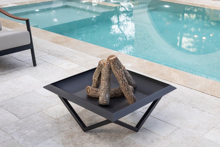 The Favilla Firesheet Feuerschale Schwarz – Feuerstelle aus Stahl für Garten & Terrasse – 77 x 77 x 32 cm – Pulverbeschichtet & Wetterfest – Modernes Design – Keine Montage nötig