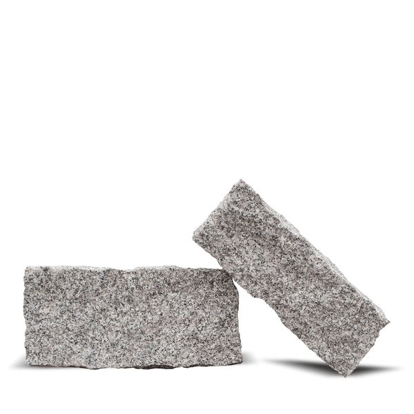 Zwei graue, rechteckige Granitsteine mit grober Oberflächenstruktur.