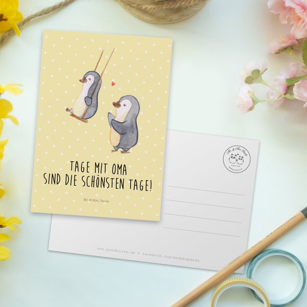 Mr. & Mrs. Panda Postkarte Pinguin Oma schaukeln - Gelb Pastell
