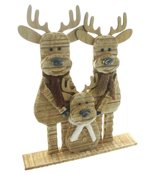 Dekorative Holzfiguren einer Rentierfamilie als Weihnachtsdekoration