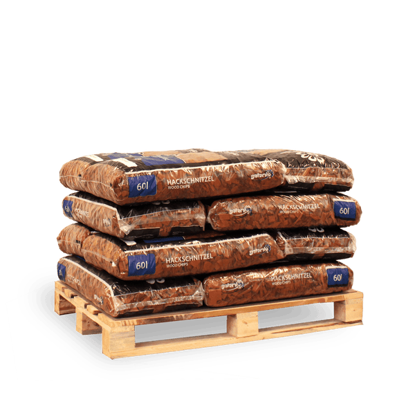 Palette mit galamio Hackschnitzel, 60 Liter pro Sack, gestapelt auf einer Holzpalette für Garten und Landschaftsbau.