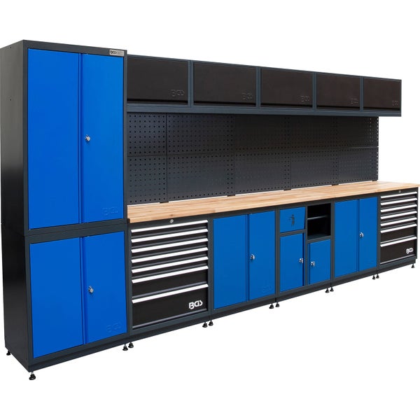 BGS Werkstatteinrichtung modular mit blauen Schränken, Schubladen, Holzarbeitsplatte und Lochwand.