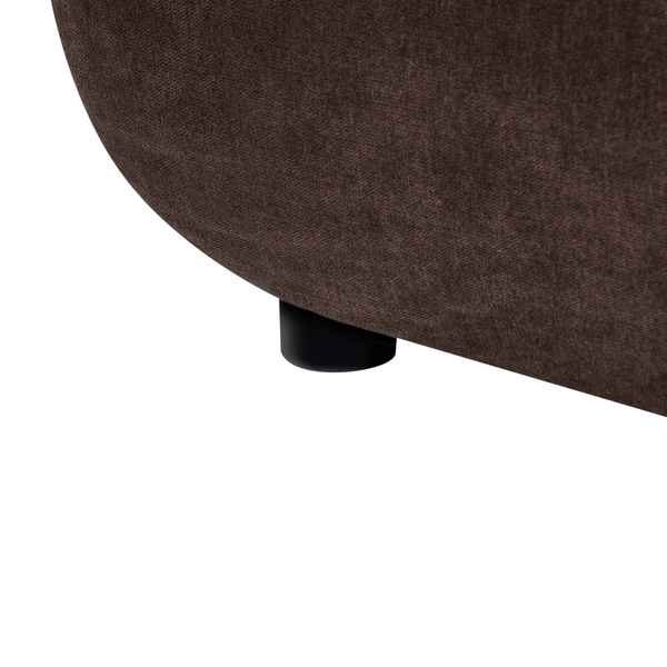 Nahaufnahme eines Möbelstücks mit strukturiertem Stoffbezug und kleinem, zylindrischem Möbelfuß.