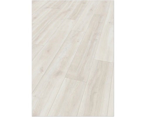 Heller Laminatboden mit Holzoptik