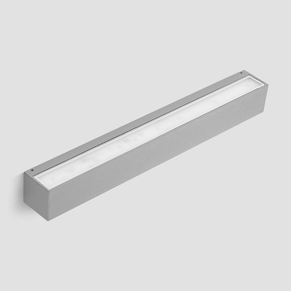 Lineare LED-Wandleuchte in Grau mit rechteckigem Metallgehäuse und matter Abdeckung.