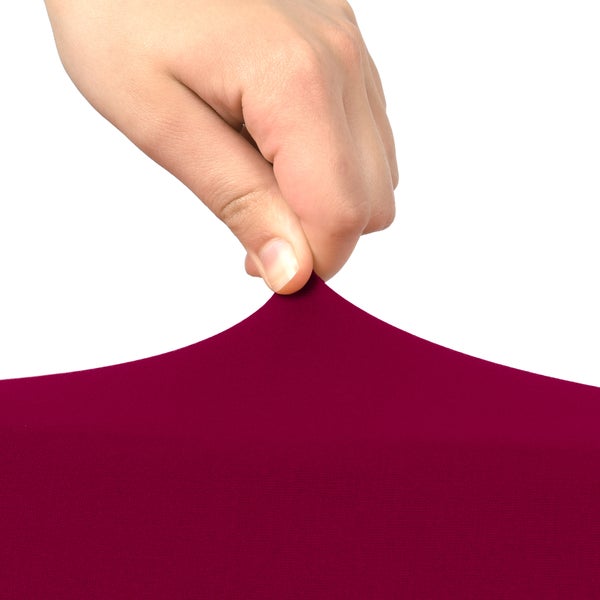 Hand dehnt dehnbaren Stoff