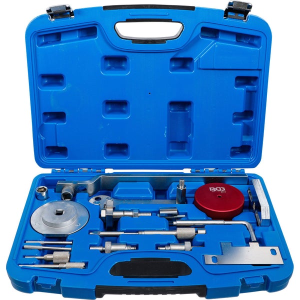 Werkzeugsatz zur Motorreparatur in blauem Werkzeugkoffer