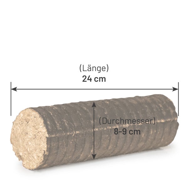 Holzbrikett mit einer Länge von 24 Zentimeter und einem Durchmesser von 8 bis 9 Zentimeter.