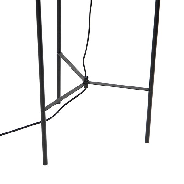 Detailansicht des Fußes einer Stehlampe