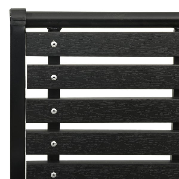 Nahaufnahme einer Gruppe weißer Margeritenblüten mit gelben Zentren