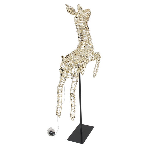 Dekorative Weihnachtsfigur in Form eines springenden Rehs aus Drahtgeflecht auf schwarzem Standfuß