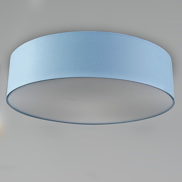 Runde Deckenleuchte mit textilem Stoffschirm und unterem Diffusor.