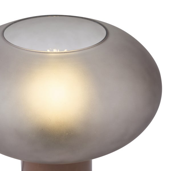 Tischleuchte mit rundem Glasschirm aus Rauchglas, von innen beleuchtet.