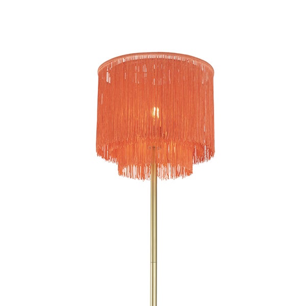 Stehlampe mit Lampenschirm aus Fransen und einem Metallgestell.
