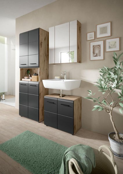 Modernes Badezimmer-Set mit anthrazitfarbenen Fronten und Holzoptik-Korpus, inklusive Waschbecken, Spiegelschrank und Hochschrank.