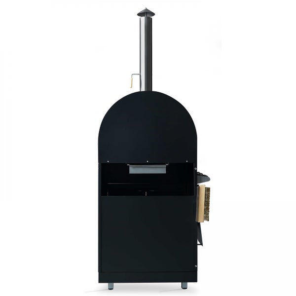 Schwarzer Pizzaofen aus Metall mit Edelstahl-Schornstein und seitlicher Reinigungsbürste.