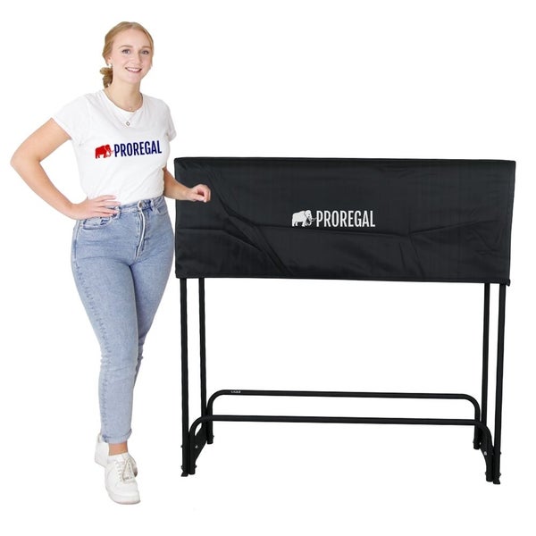 Präsentationstisch mit schwarzer Abdeckung und Proregal Logo