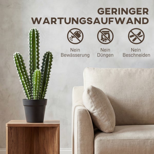 Künstlicher Kaktus im Topf auf Beistelltisch neben Sofa, mit Symbolen für wenig Pflege: kein Gießen, kein Düngen und kein Beschneiden.