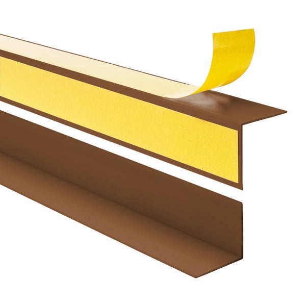 Selbstklebendes Winkelprofil aus Kunststoff in Braun.