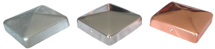 Drei Zaunpfostenkappen aus Metall