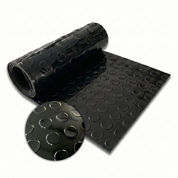 Schwarze Noppenmatte, teilweise aufgerollt