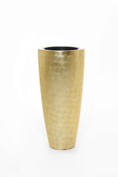 Hoher konischer Pflanzkübel in Gold mit strukturierter Oberfläche.