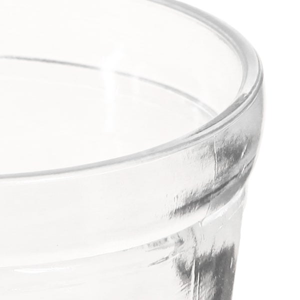 Detailansicht des Randes eines Blumentopfs aus Glas.