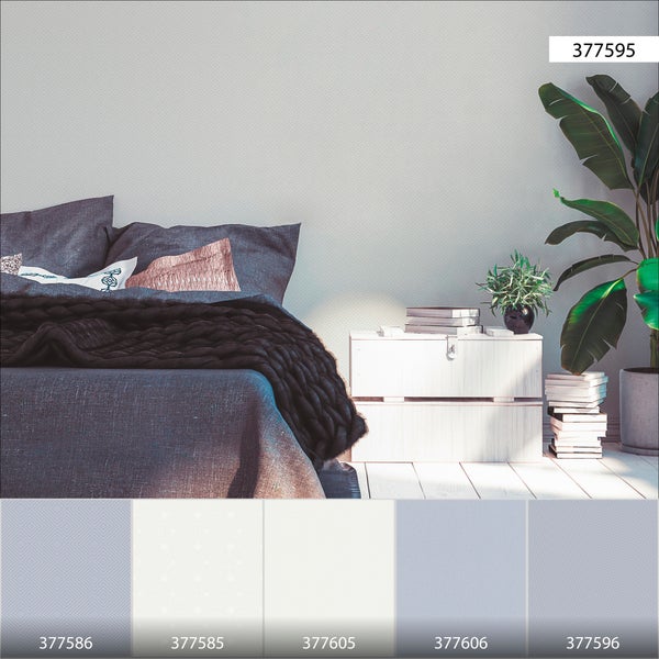 Schlafzimmer mit Bett, Nachttisch, Zimmerpflanzen und Tapetenmuster 377595