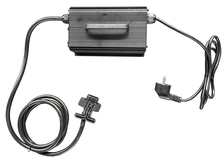 Elektronischer Transformator mit Kabel und Stecker