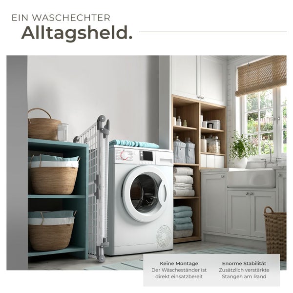 Wäschezimmer mit Waschmaschine, Wäscheständer und Regalen mit Körben