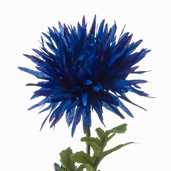 Künstliche blaue Chrysantheme mit spitzen Blütenblättern und grünem Stiel.