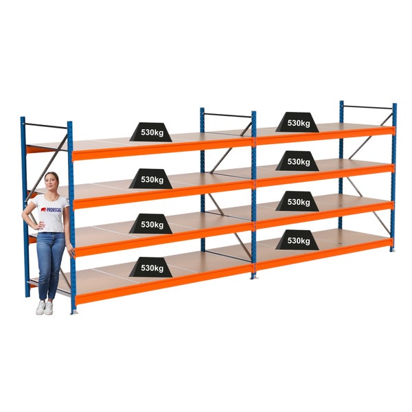 Lagerregal mit einer Traglast von 530 Kilogramm pro Ebene und einer Beispielperson.