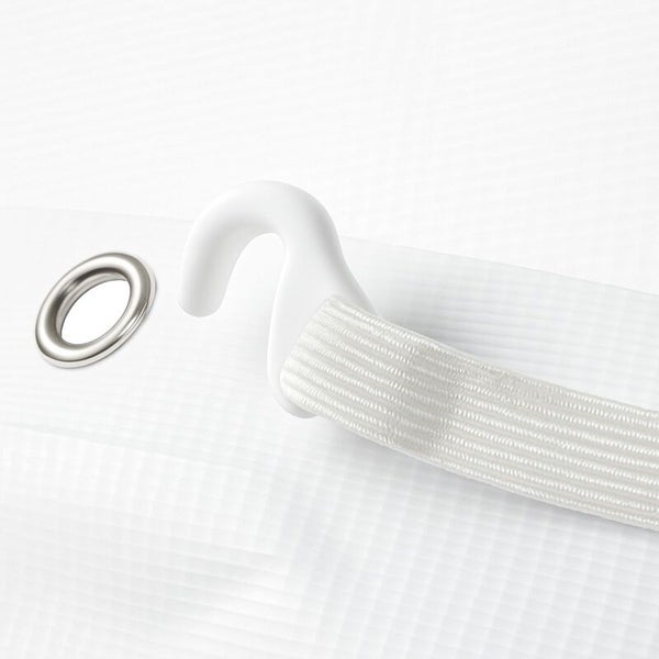 Detailansicht eines Kunststoffhakens mit elastischem Gummispanner an einer weißen Gewebeplane mit Metallöse.